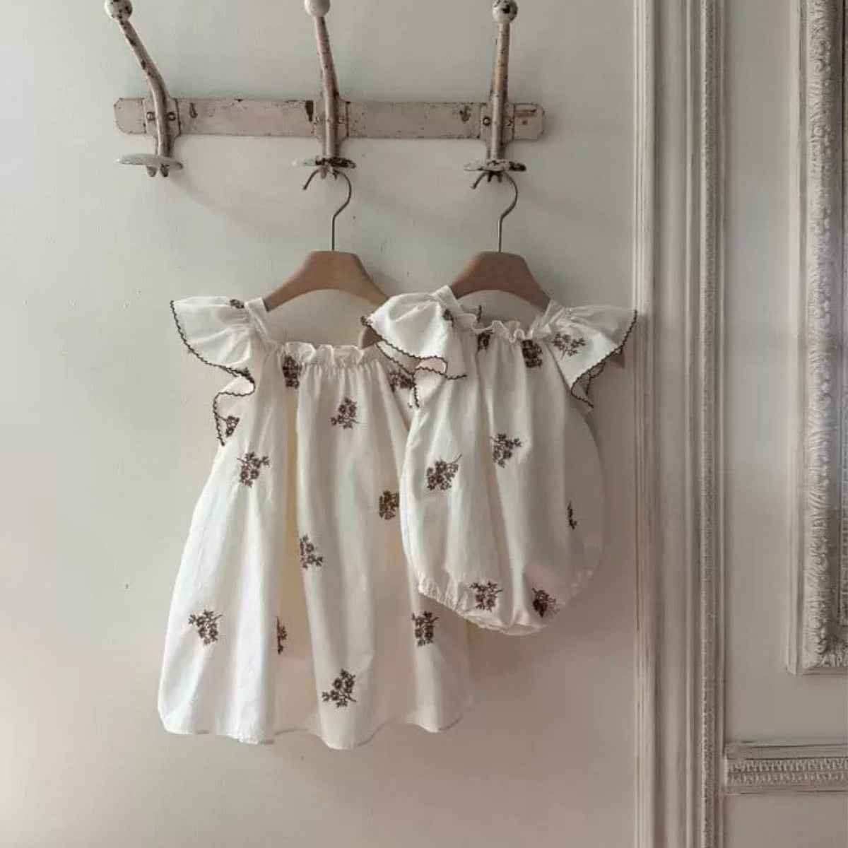 Summer Hot Selling Baby Kids Girls Fly Sleeves Flowers Pattern Embroidered Princess Onesies