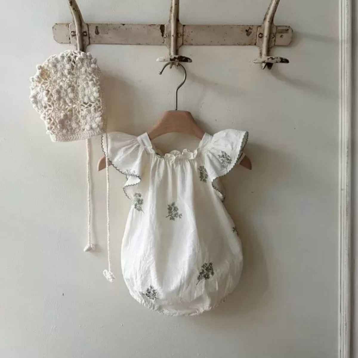 Summer Hot Selling Baby Kids Girls Fly Sleeves Flowers Pattern Embroidered Princess Onesies