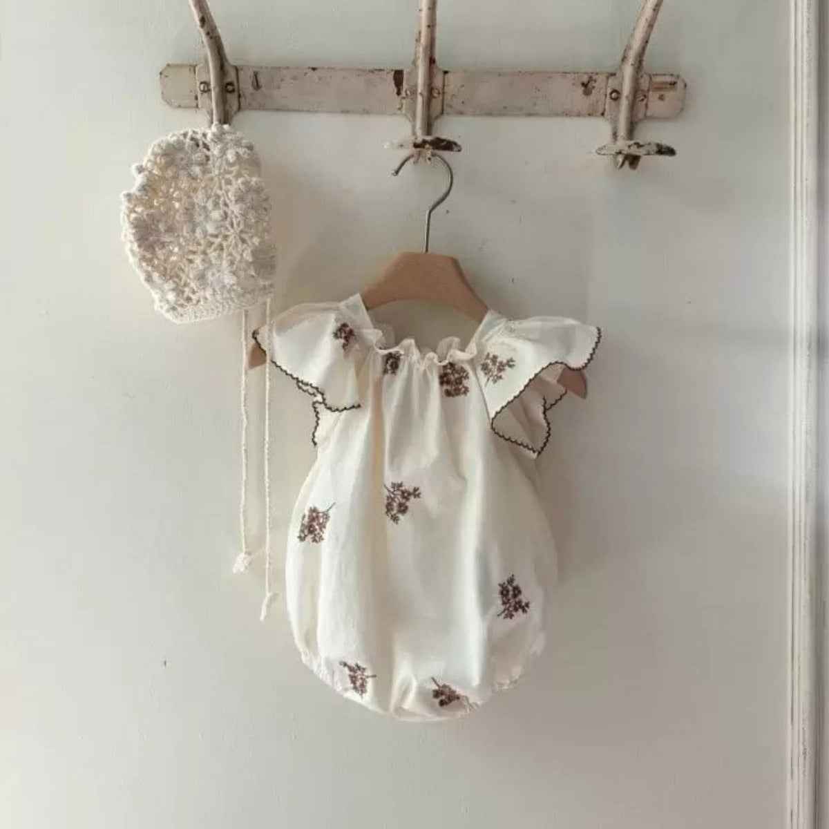 Summer Hot Selling Baby Kids Girls Fly Sleeves Flowers Pattern Embroidered Princess Onesies